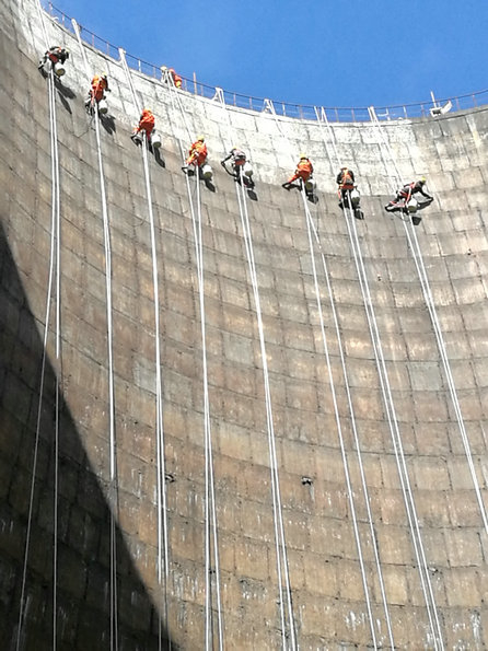 國華盤山發(fā)電廠  1#2#冷卻塔內(nèi)壁防腐