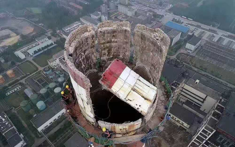 廈門華夏國際電力發(fā)展有限公司嵩嶼電廠200米砼煙囪拆除工程